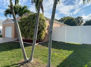 41 Buxton Ln, Boynton Beach, FL 33426