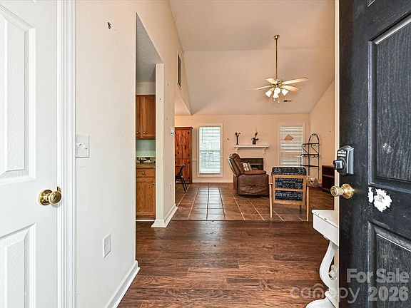 2nd image of 2814 Rosemeade Dr