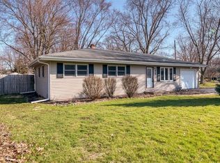 419 Thoria Rd, Batavia, IL 60510