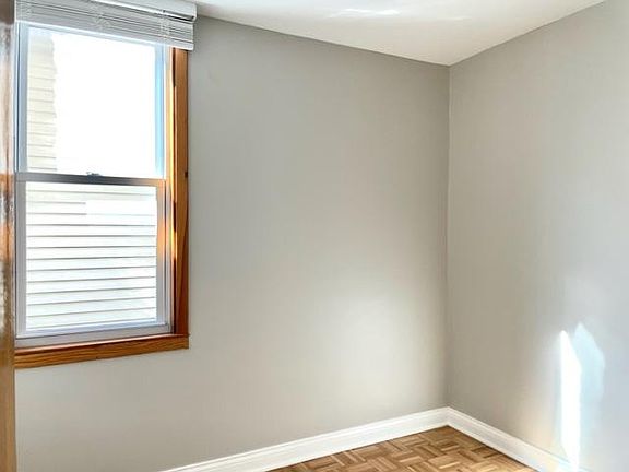 4th image of 2938 S Quinn St #1F