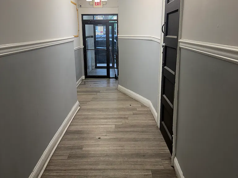 5712 Hudson Ave #10 — Photo 9