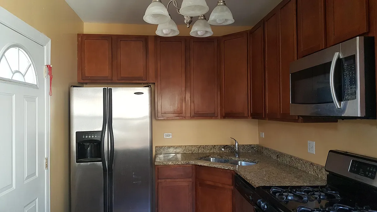 Building Photo - 2243 W Rosemont Ave #2