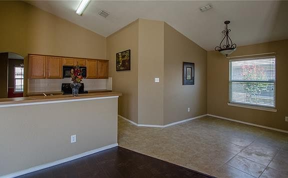 5th image of 1308 Hansberry Dr