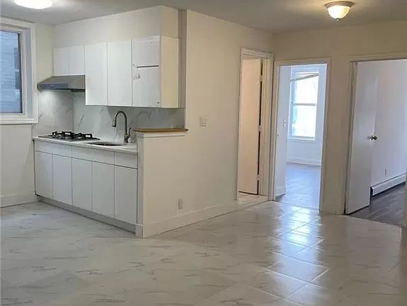 5th image of 220 Bay 32 St