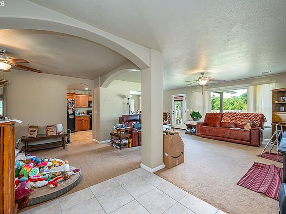 4th image of 335 Weaver Ave