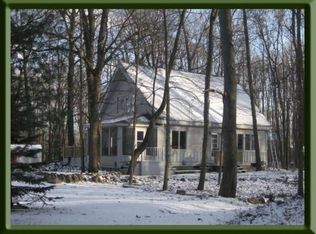 10875 Omega Dr, South Lyon, MI 48178