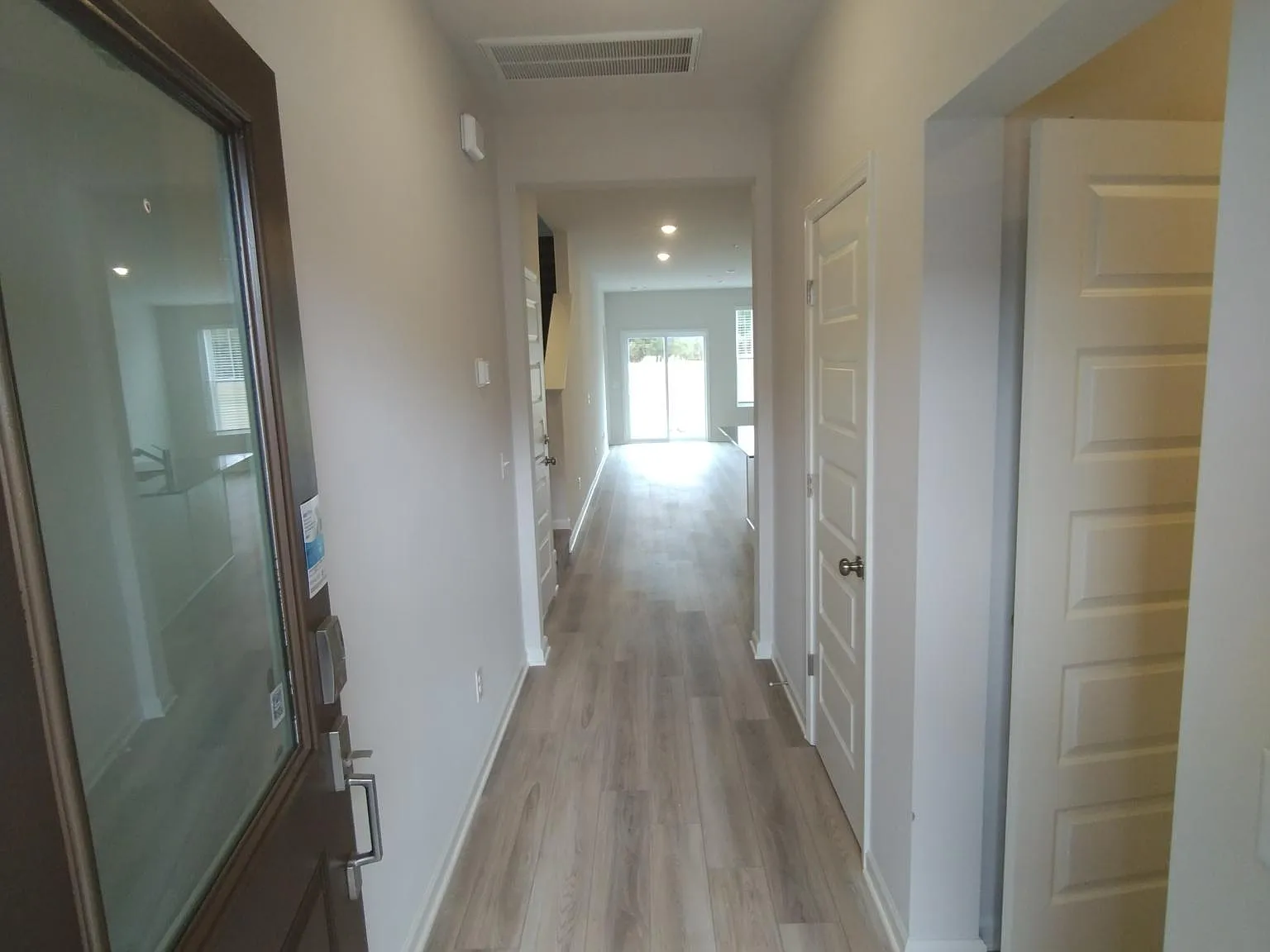 3 bed, 2.5 bath, 1846 sqft, $2,000 — Photo 2