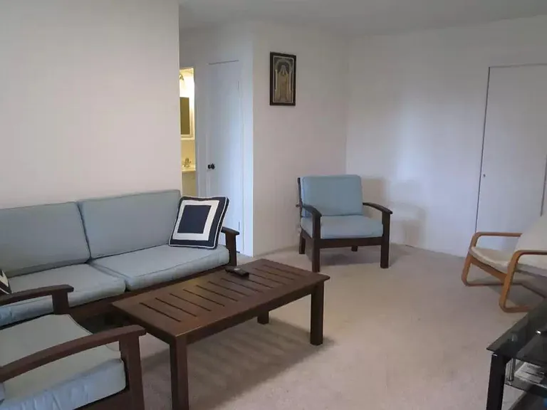 412 Green Hollow Dr — Photo 8