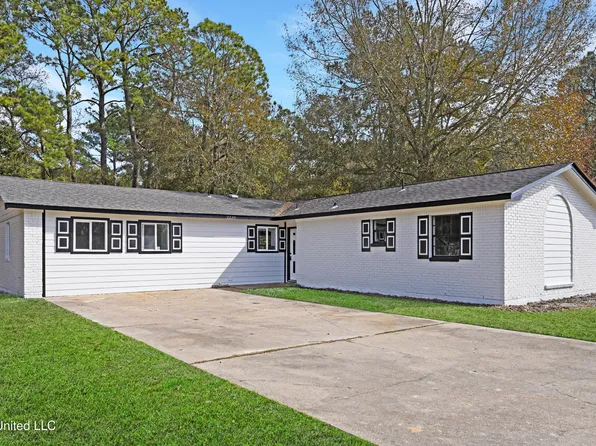 2230 Woodside Dr, Gautier, MS 39553