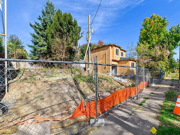 4th image of SE Waverleigh Blvd