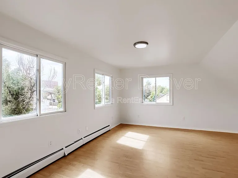 1118 6th St #B — Photo 9