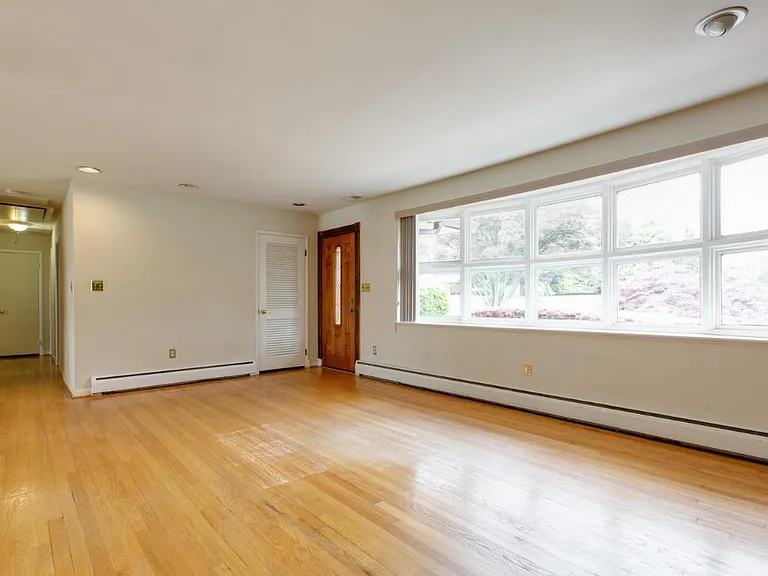 10373 Lombardi Dr — Photo 15