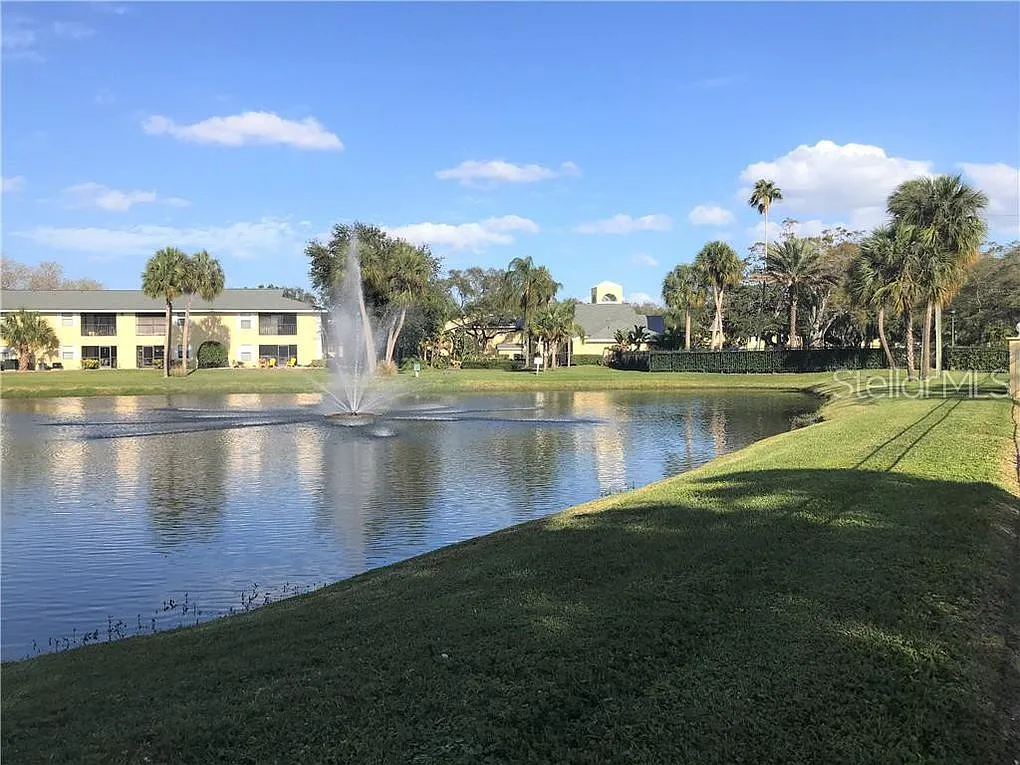 2 bed, 910 sqft, $2,700 — Photo 1