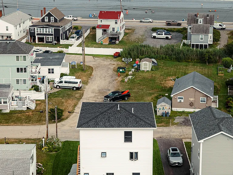 Walking Distance to Long Sands Beach