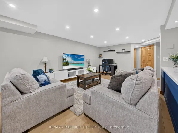 100 Arbors Ln #404, Vaughan, ON L4L 7G4
