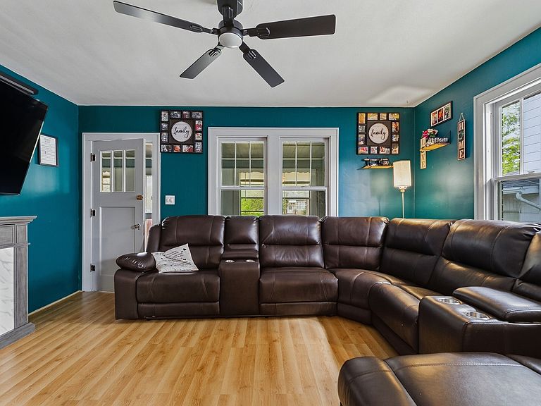 Listing photo 3