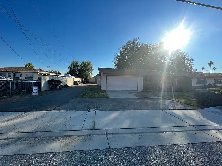 21849 Cottonwood Ave — Photo 4