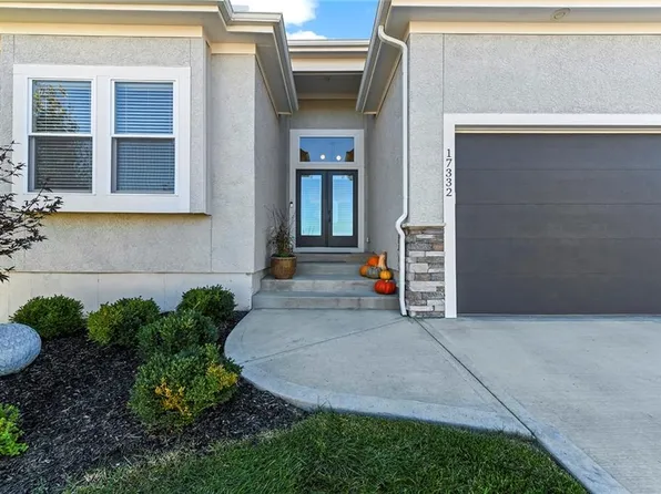 17332 Bradshaw St, Overland Park, KS 66221