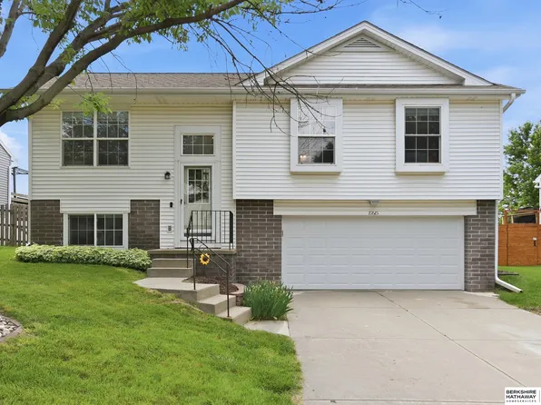 17615 Olive St, Omaha, NE 68136