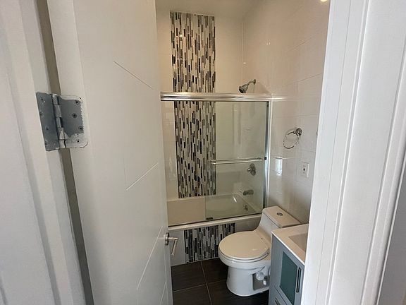 5th image of 744A Willoughby Ave #3K
