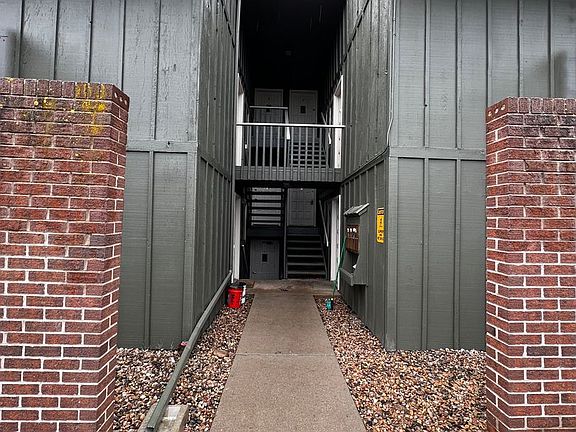 2nd image of 129 Dartmouth Trl #3