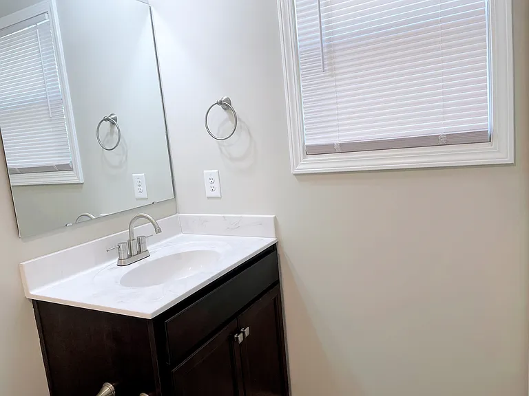Fleetwood Dr — Photo 23