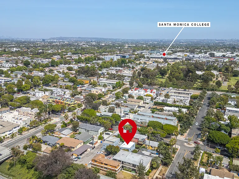Walking distance to Santa Monica College