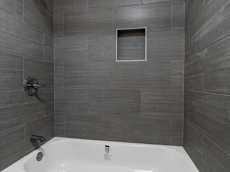 408 E Beecher St — Photo 11