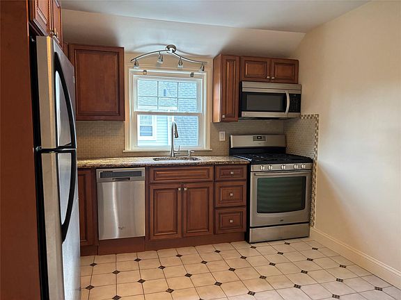 4th image of 50 Ackerman Pl #2