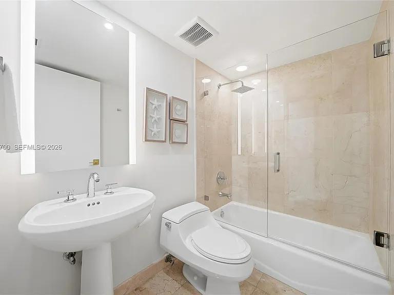 5801 Collins Ave #700 — Photo 27