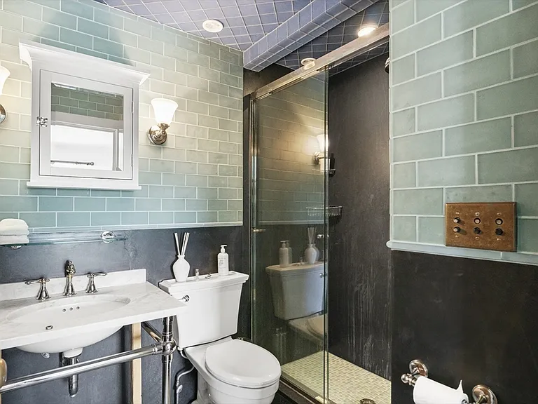 21 McKinley Ave — Photo 14