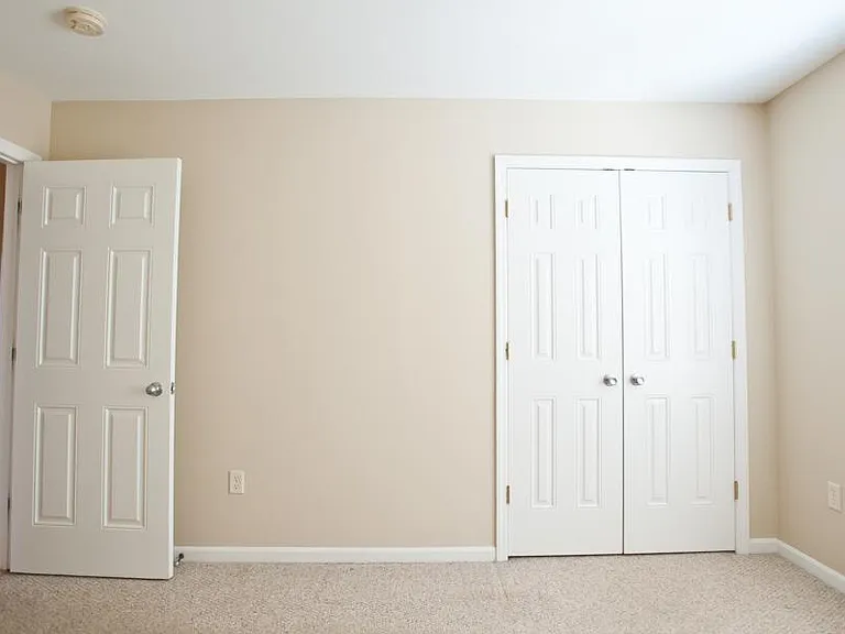 3255 N Oakland Ave #UPPER — Photo 11