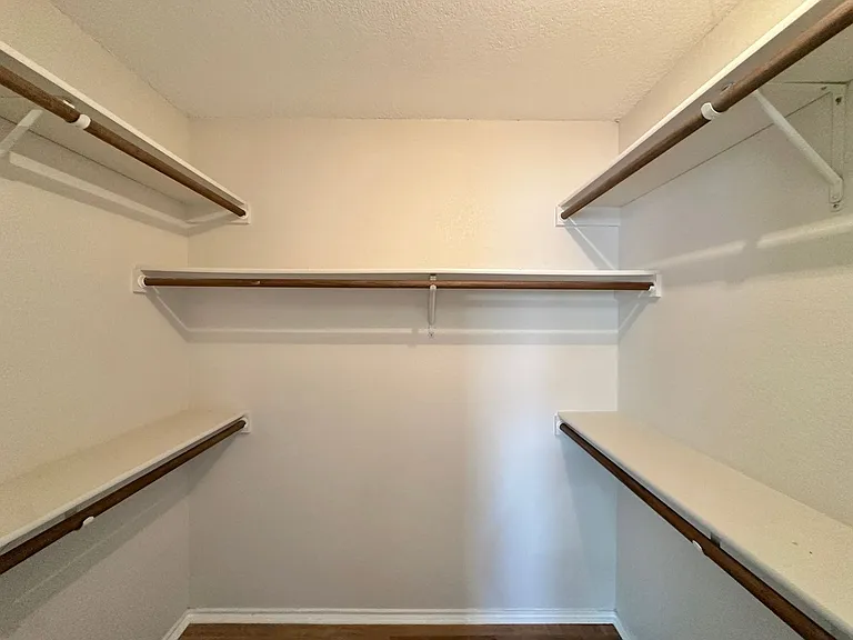 607 Hogan Dr — Photo 36