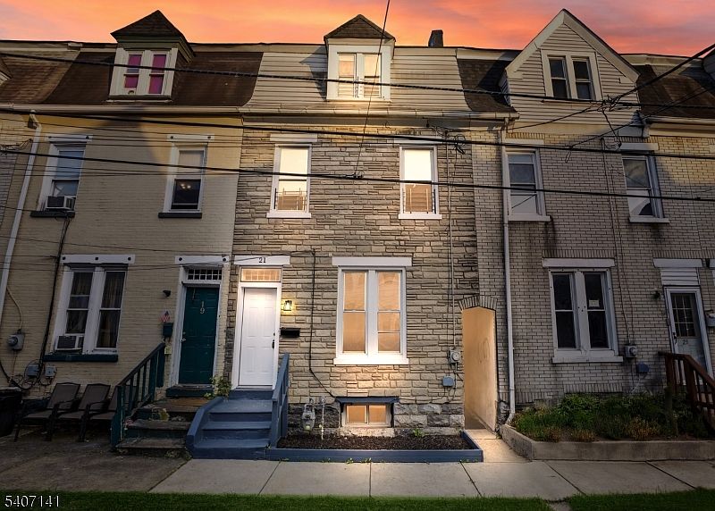 1st image of 21 Reese Ct