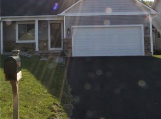 8071 Forest Ridge Ln, Baldwinsville, NY 13027