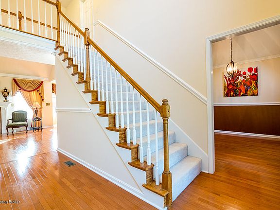 3rd image of 210 Harvest Ln
