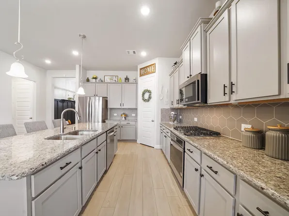 10267 Bayou Oaks Dr, Conroe, TX 77385