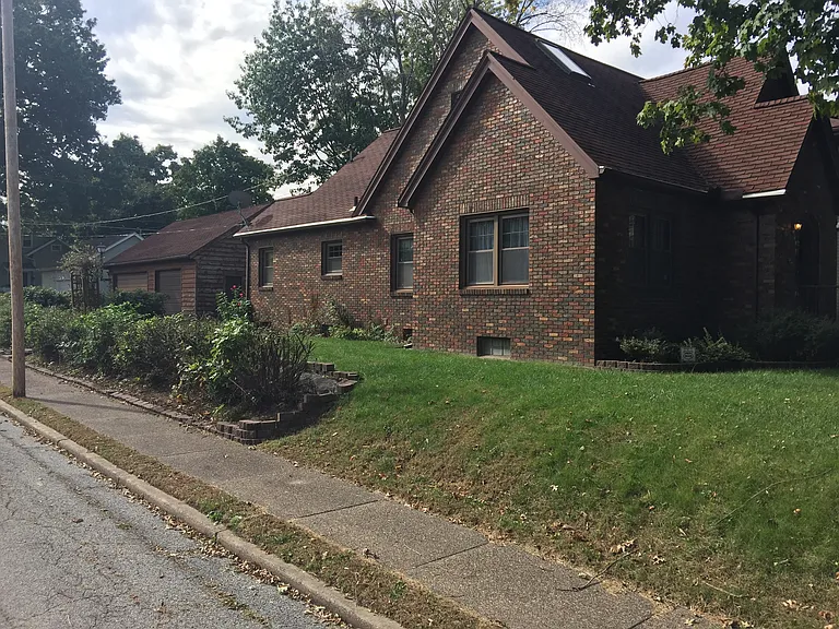 Side yard with view of garage