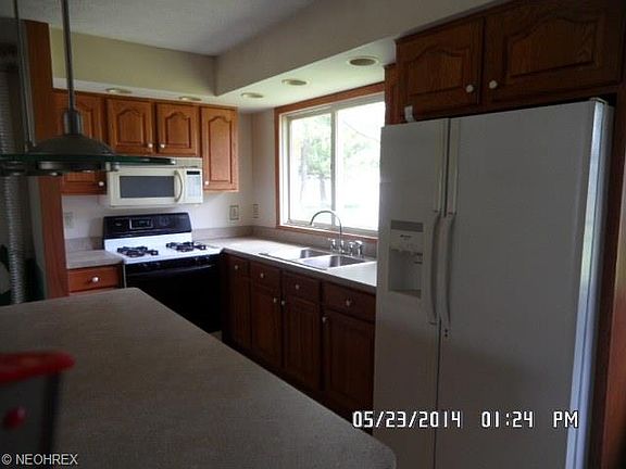 4th image of 320 Highland Dr