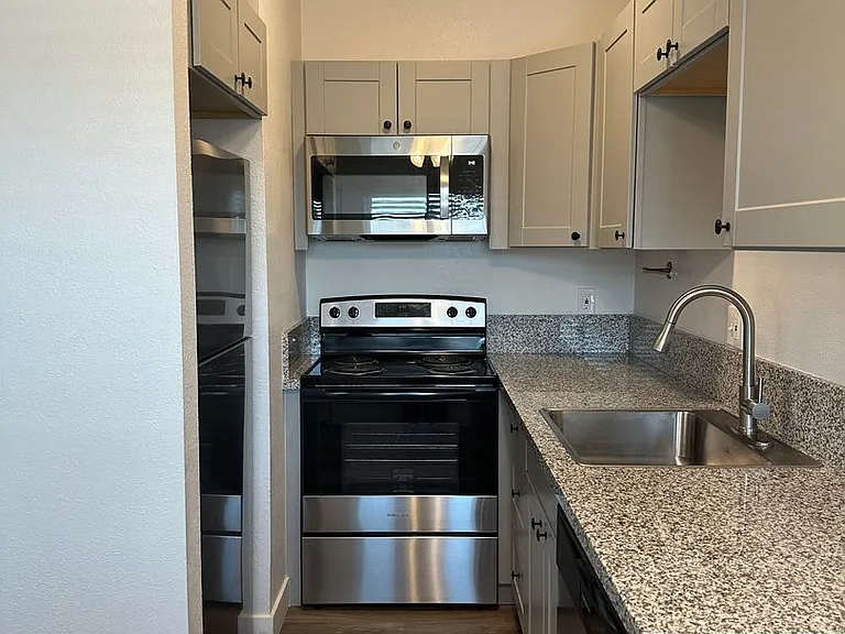 272 Boulder Creek Dr — Photo 1