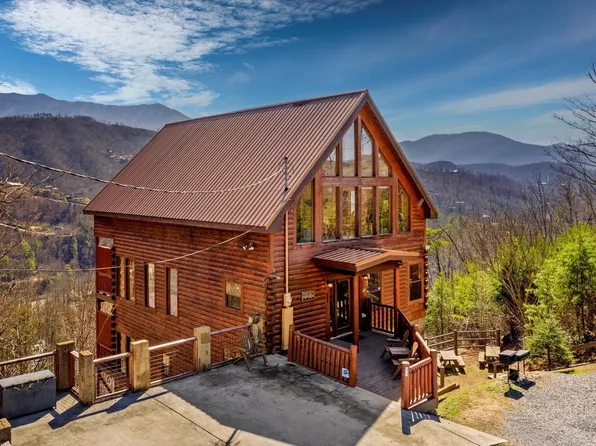 204 Pinnacle Dr, Gatlinburg, TN 37738