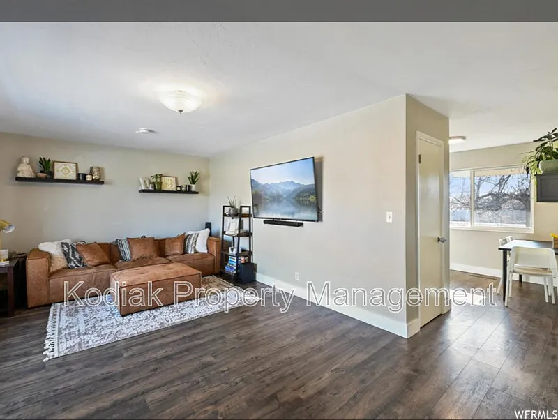 4 bed, 2.0 bath, 1888 sqft, $2,250 — Photo 4