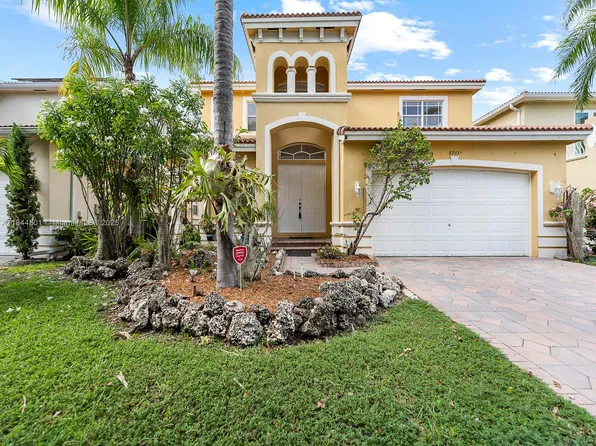 8933 SW 206th St, Cutler Bay, FL 33189