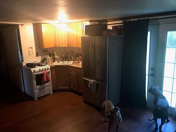 3rd image of 165 Parkway Blvd