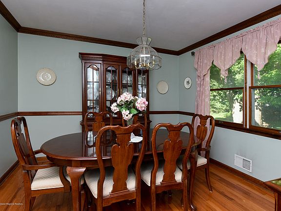 5th image of 22 Nedshire Dr