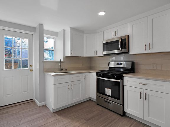2nd image of 1911 Summit Ave #2