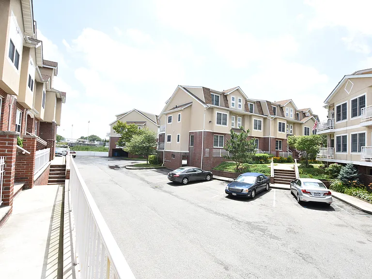 50 Patricia Ln #412 — Photo 8