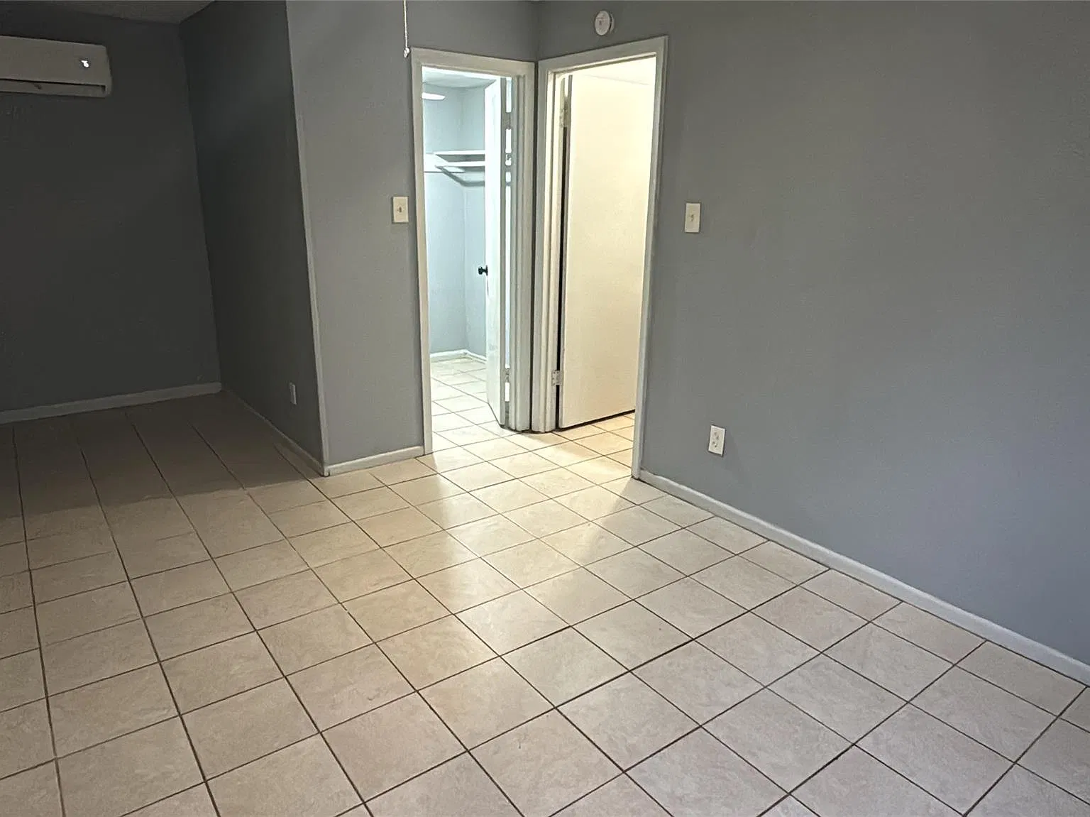 2 bed, 1.0 bath, $949 — Photo 2