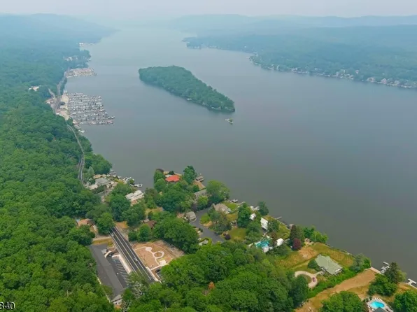 165 Lakeside Rd #8, West Milford Twp., NJ 07421