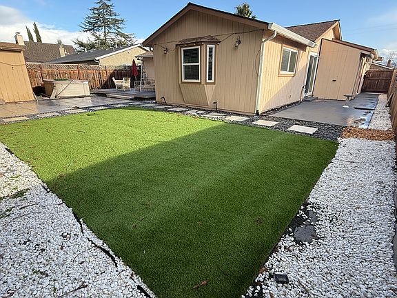 2nd image of 4732 Zinnia Ct